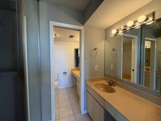 Building Photo - 3768 Victoria Dr