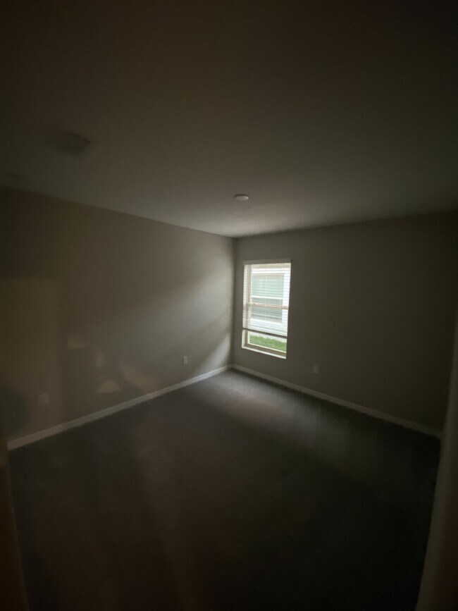 Building Photo - "Spacious 4-Bed, 2-Bath Gem with 1936 Sq Ft of Comfort in Riverview, FL!"