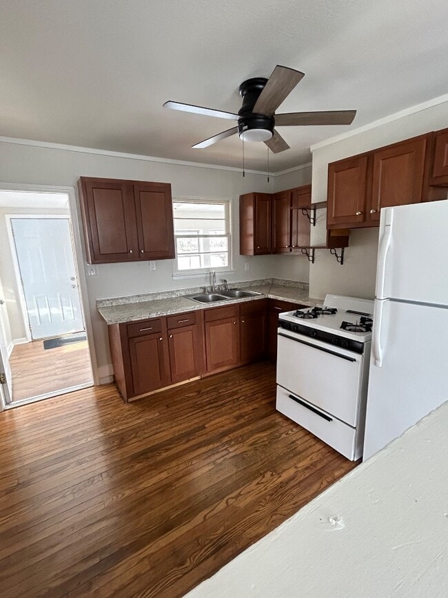 Building Photo - 1109 Adams St