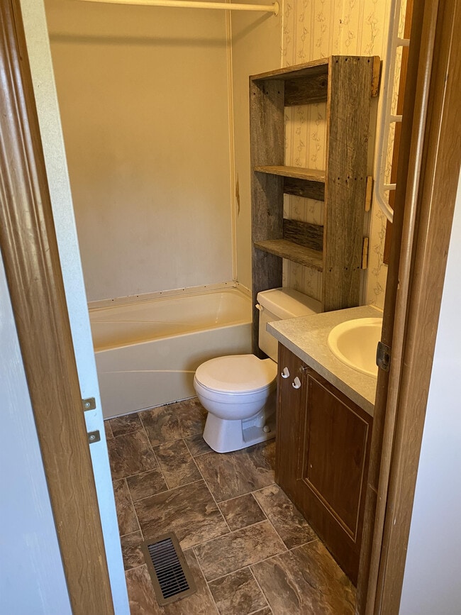 Building Photo - 307 Piper Dr