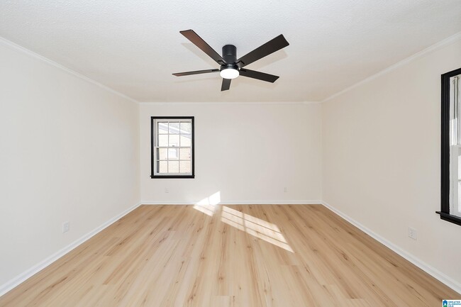 Building Photo - 3338 Crescent Dr