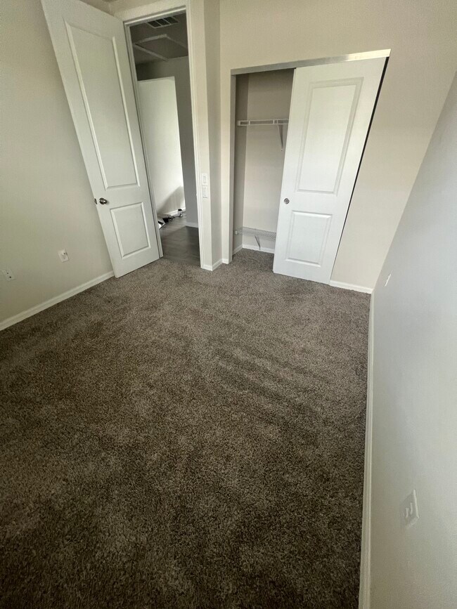 Building Photo - 43699 Cattleman Dr