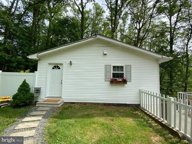 Building Photo - 35 Benburb Rd