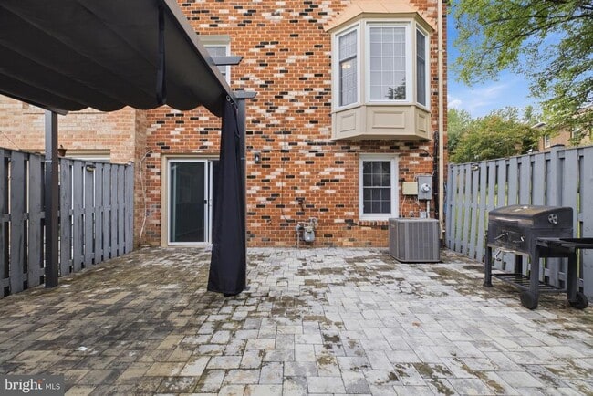 Building Photo - 7428 Fountain Head Dr