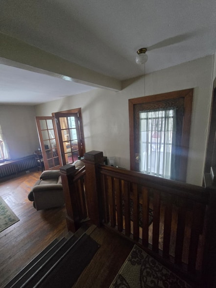 Building Photo - 314 Center St