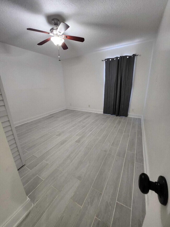 Building Photo - 16930 W Brighton Dr