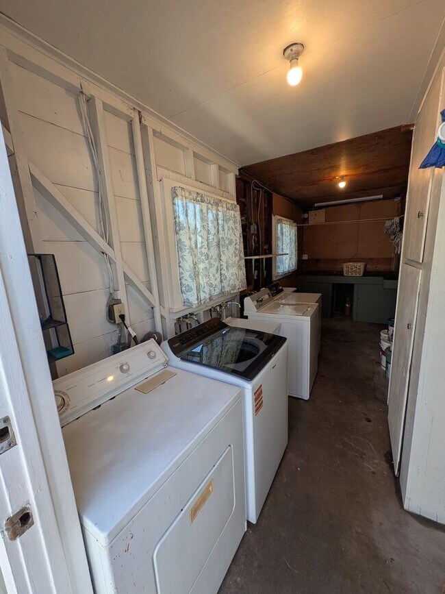 Building Photo - PC - 6673-6675 Amherst