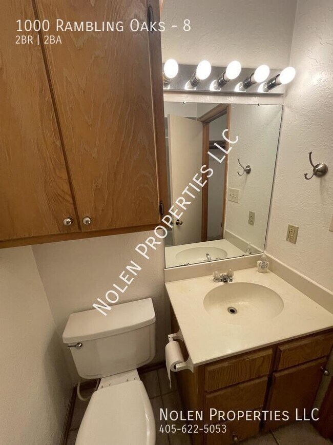 Building Photo - 1000 Rambling Oaks Dr