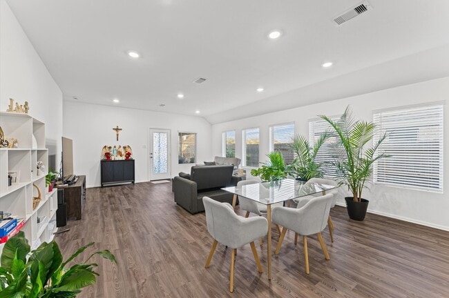 Building Photo - 31722 Harmony High Ln