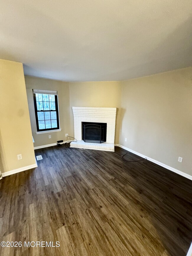 Building Photo - 905 Arlington Dr