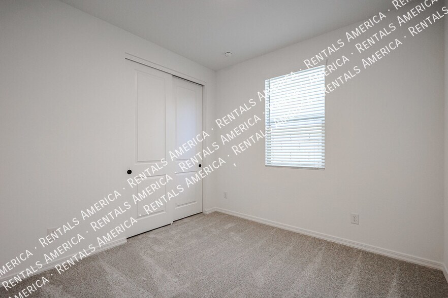 Building Photo - 9429 E Spiral Ave