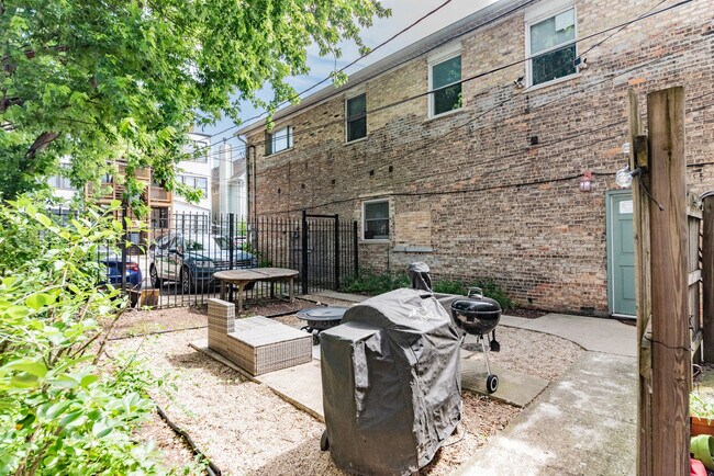 Building Photo - 1456 W Irving Park Rd