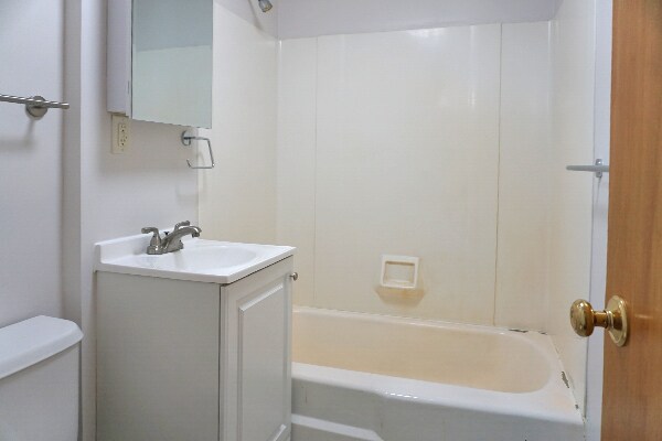 Building Photo - 252 Ash St