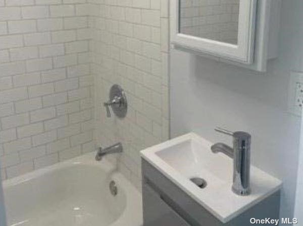 Building Photo - 3 Caroline St