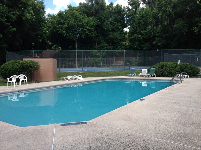 Building Photo - 3 Bedroom, 3 Bath Townhome in Rockwood Villas!