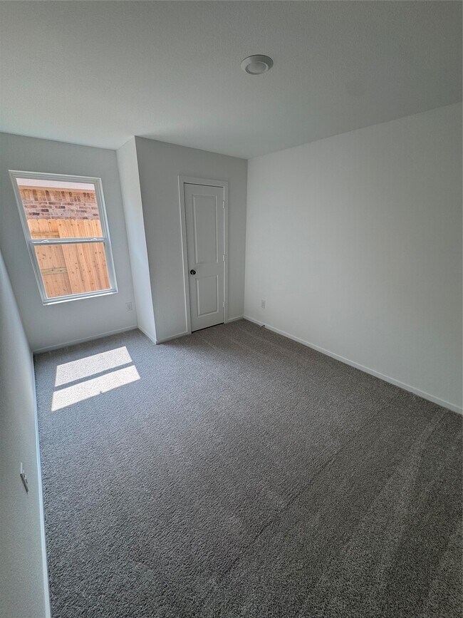 Building Photo - 6123 Sunburst Scarlet St