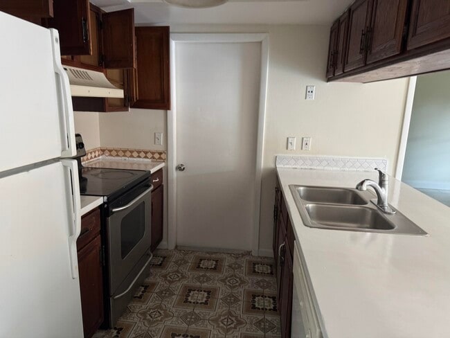 Building Photo - 1015 Staghorn St