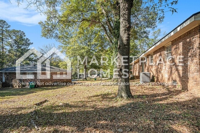 Building Photo - 2637 Shannon Dr