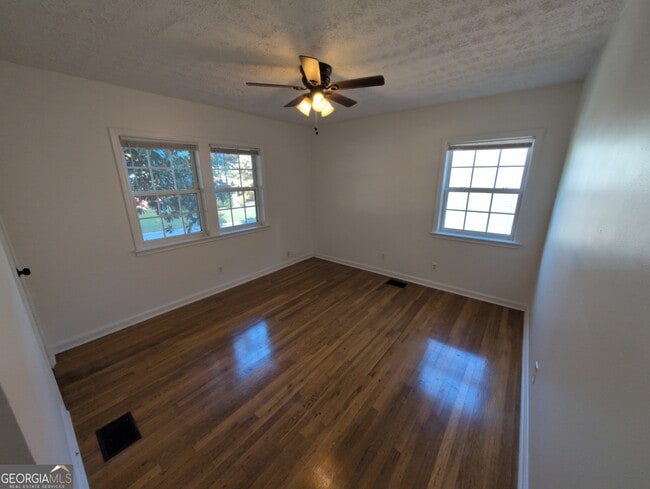 Building Photo - 202 Bishop Dr