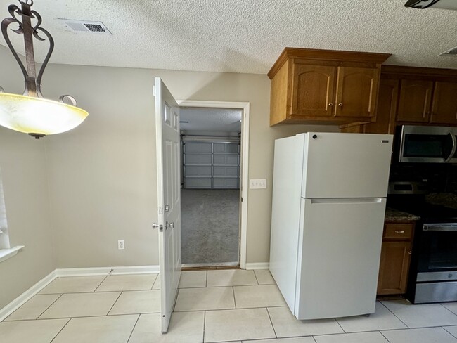 Building Photo - 103 Balsam Poplar Way
