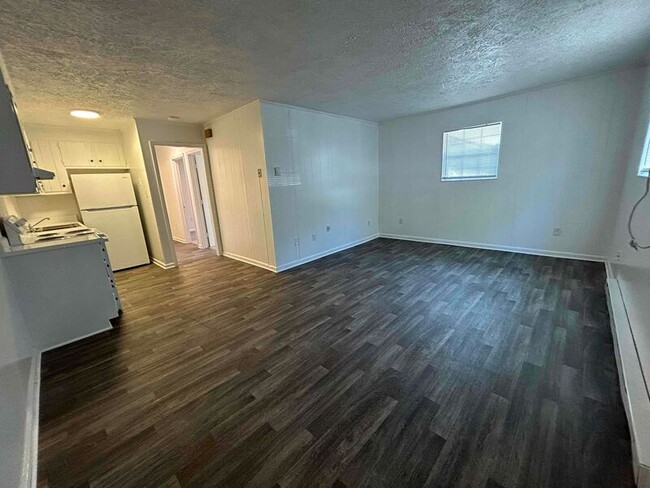 Building Photo - 5001 Alan Dr