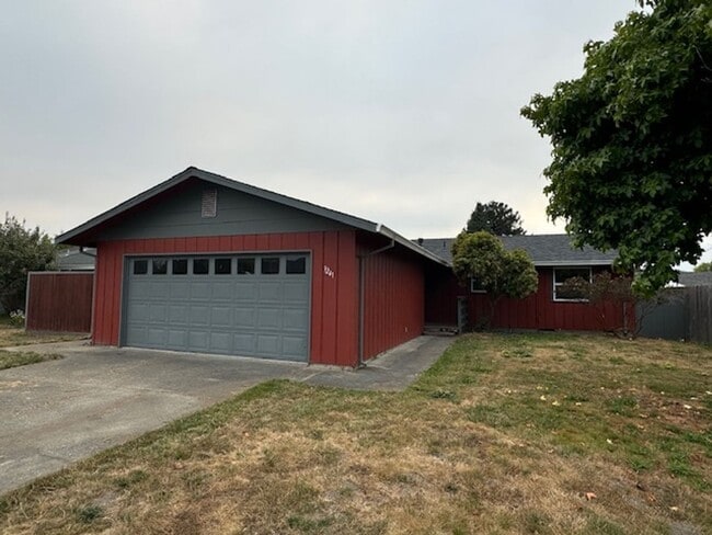 Building Photo - ZELIA! Arcata 3/2, 2 car garage, south facing patio