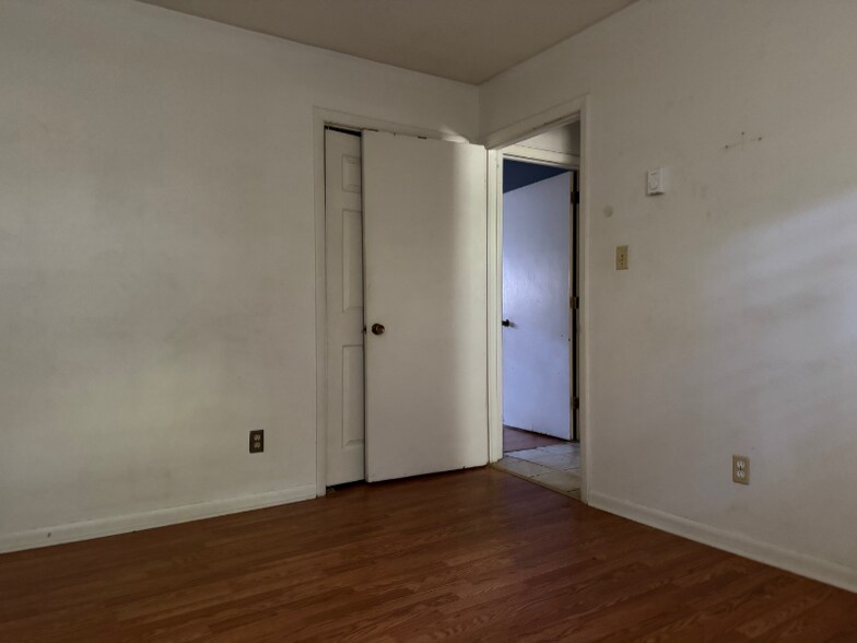 Building Photo - 3362-3362 Normandy Park Rd