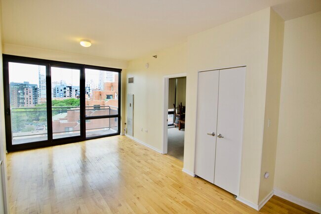 Building Photo - 1 E 8th St