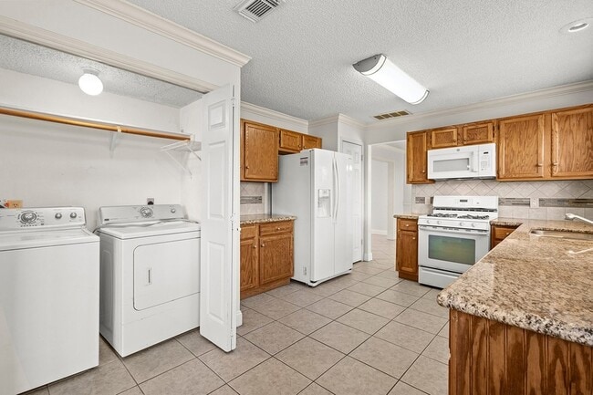 Building Photo - 22919 Garden Canyon Dr