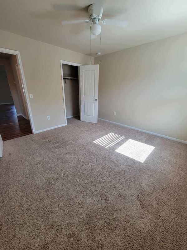 Building Photo - 213 Camellia Dr