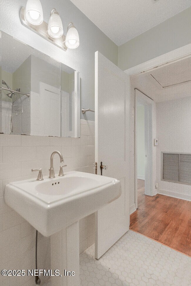 Building Photo - 3620 Myra St