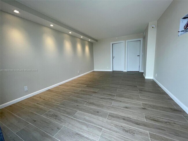 Building Photo - 290 174th St St