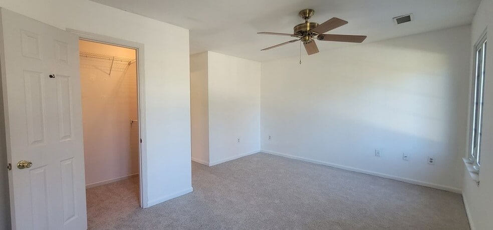 Building Photo - 10 Woodfield Dr