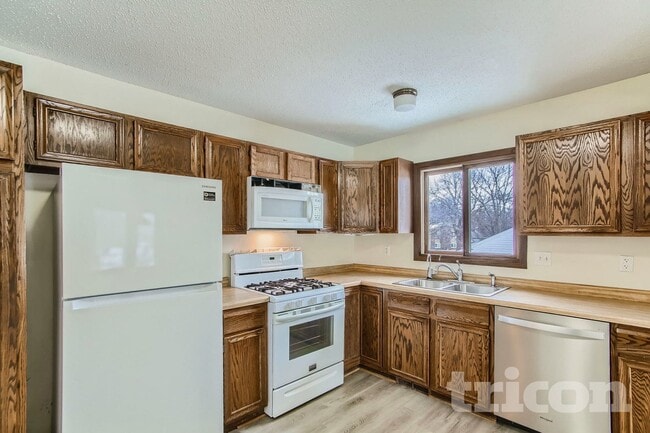 Building Photo - 3401 75th Ave N