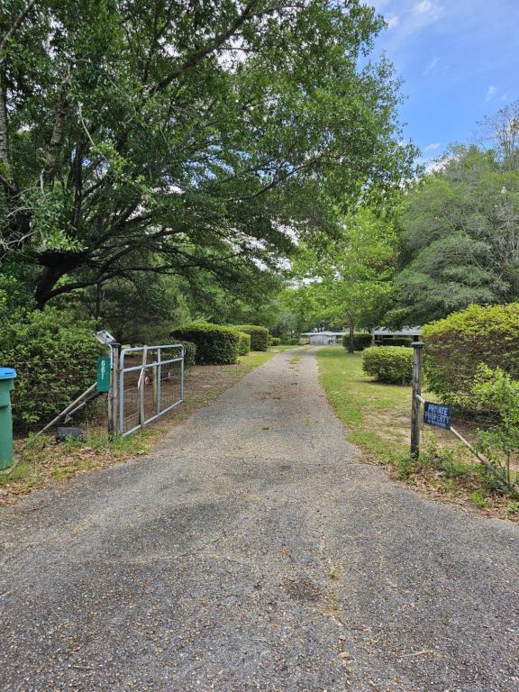Building Photo - 661 Brookmeade Dr
