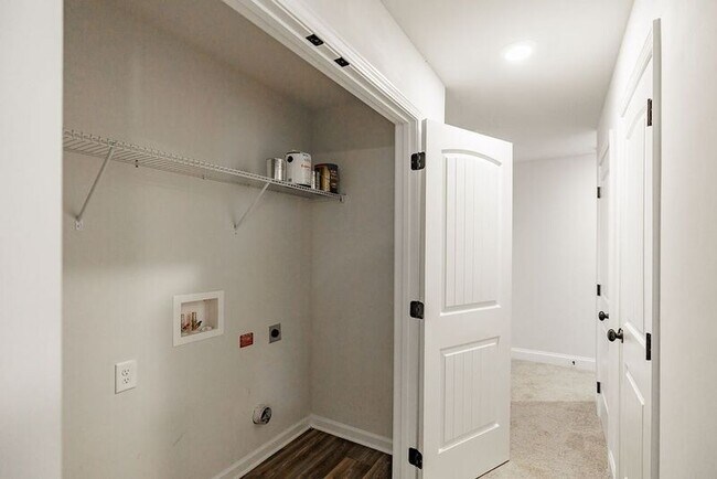 Building Photo - 80 Creek Haven Dr