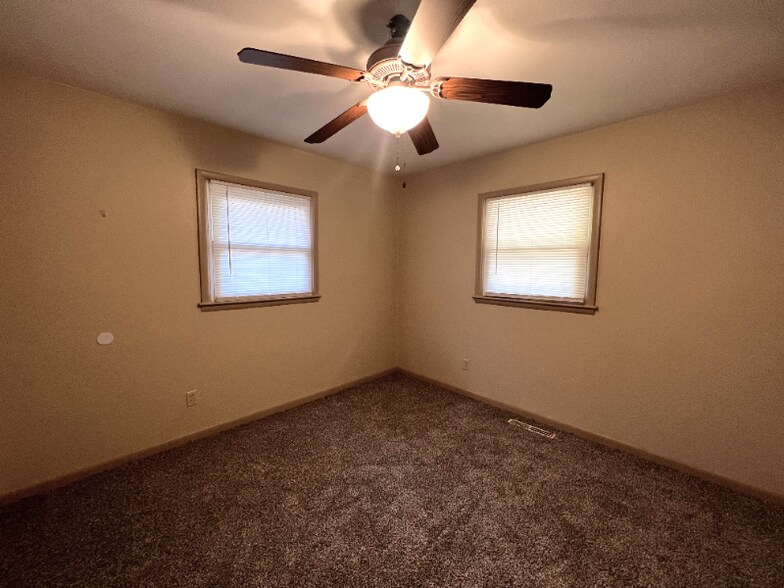 Building Photo - 631 Alexander Dr