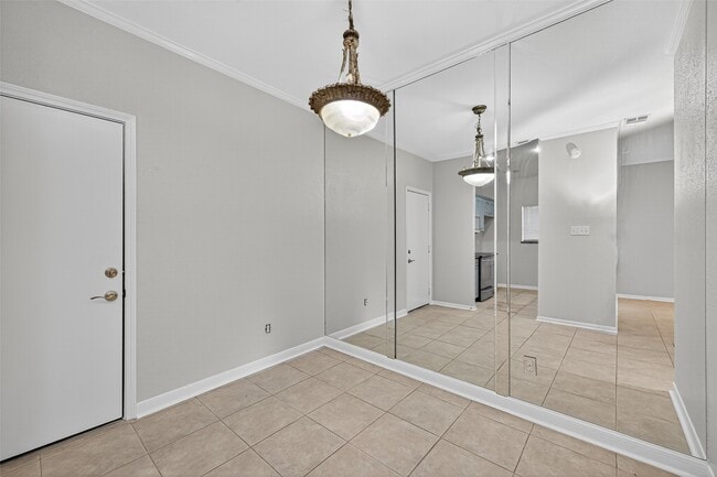 Building Photo - 9850 Pagewood Ln