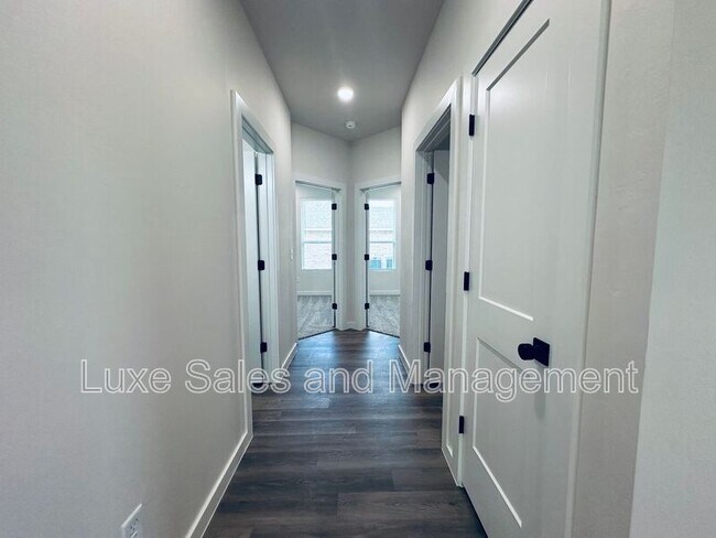 Building Photo - 16305 Villa Valeria Way