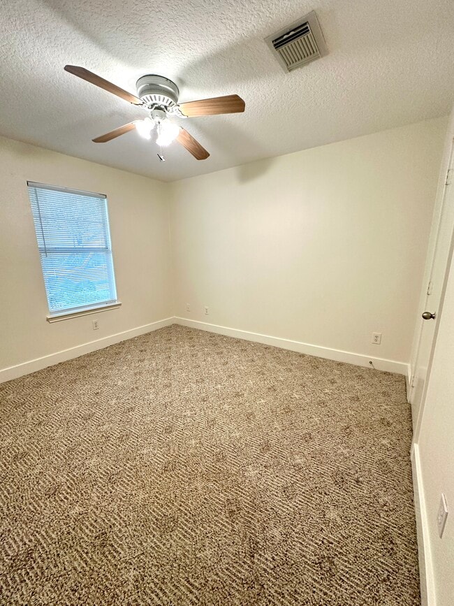 Building Photo - 10611 Cobblecreek Way