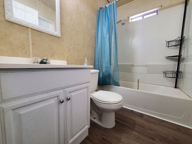 Building Photo - Remodeled 3-bedroom 1 bath home with large fenced in back yard!