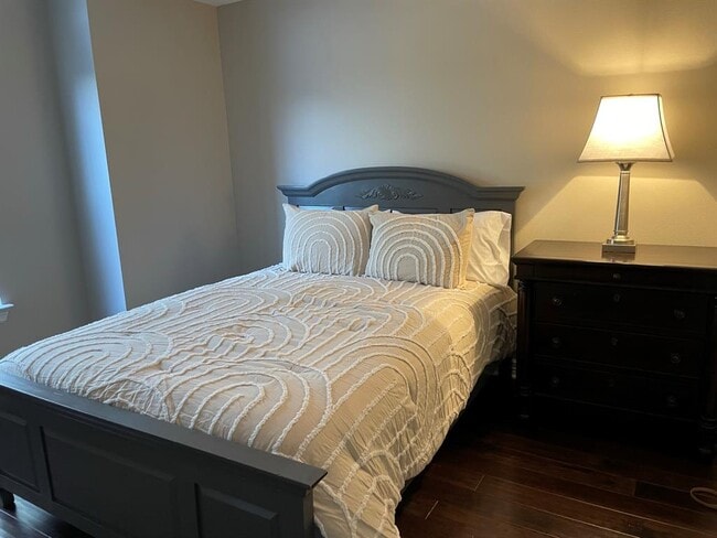 Building Photo - 641 Evergreen Ln