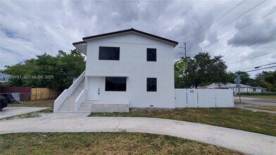 Building Photo - 6201 SW 22nd St