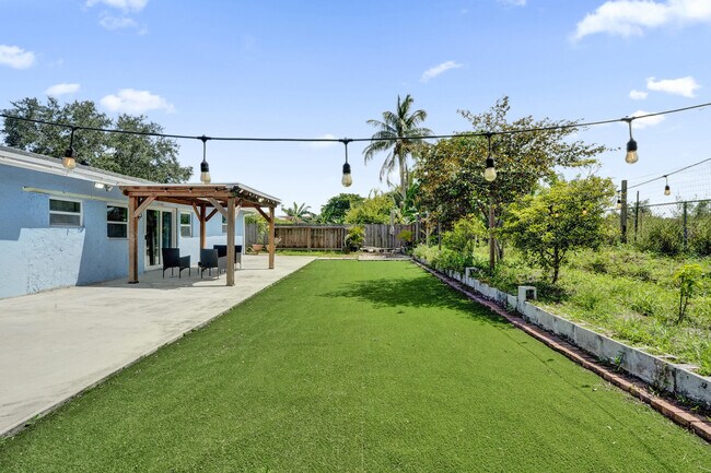Building Photo - 855 NW 80th Terrace