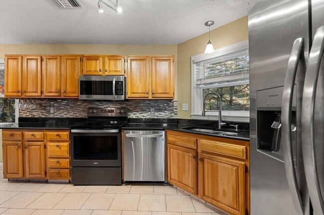 Building Photo - 168 Grafton St