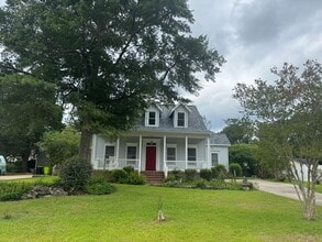 Building Photo - Beautiful home near downtown New Bern