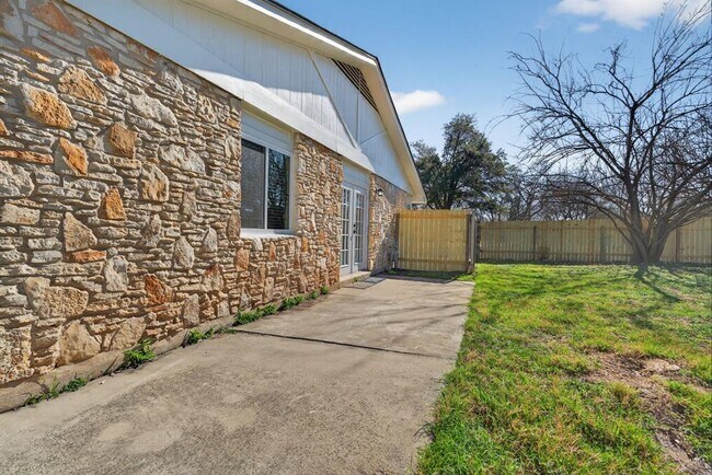 Building Photo - 8400 Seminary Ridge Dr