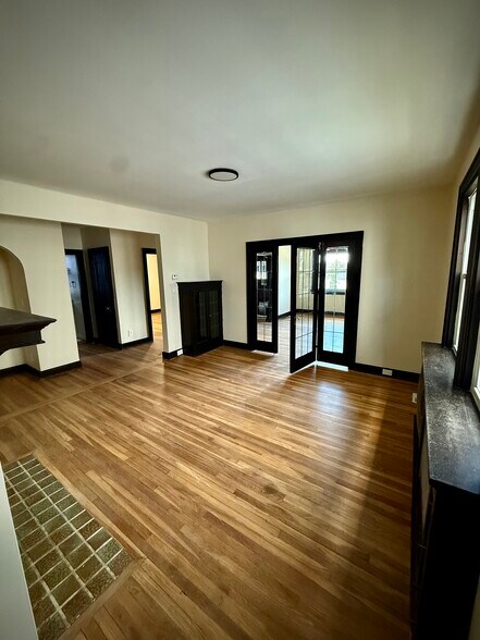 Living Room - 2024 Perrysville Ave