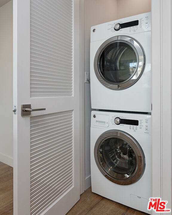 Building Photo - 12320 Montana Ave