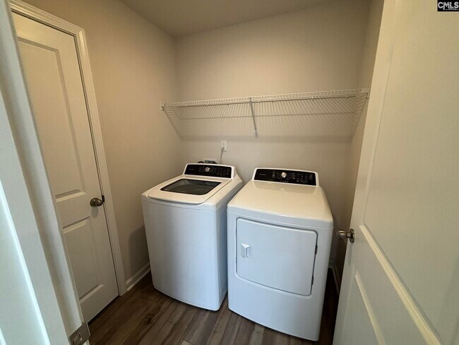 Building Photo - 520 Richmond Rd